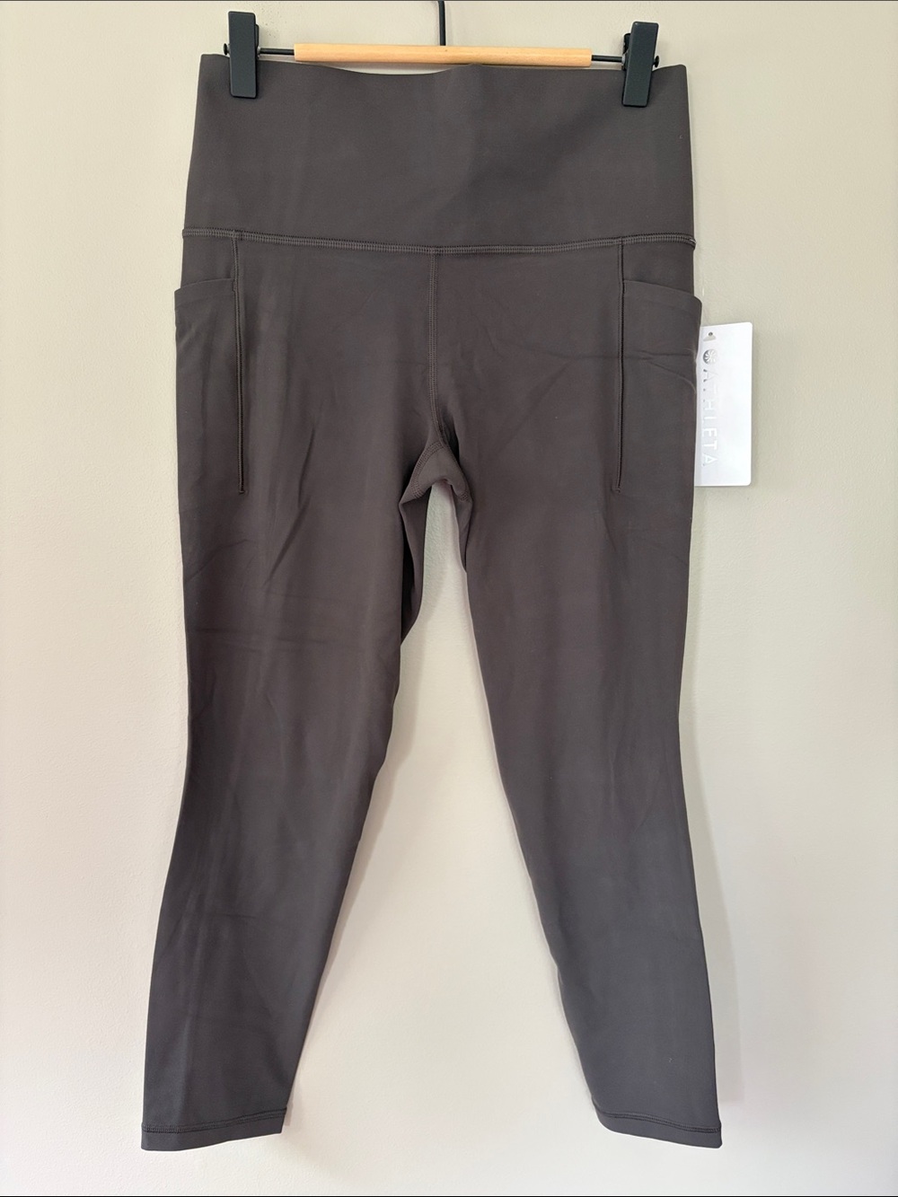Athleta Salutation Stash 7/8‎ Tight Medium Gray Grey NWT Workout Yoga Athletic